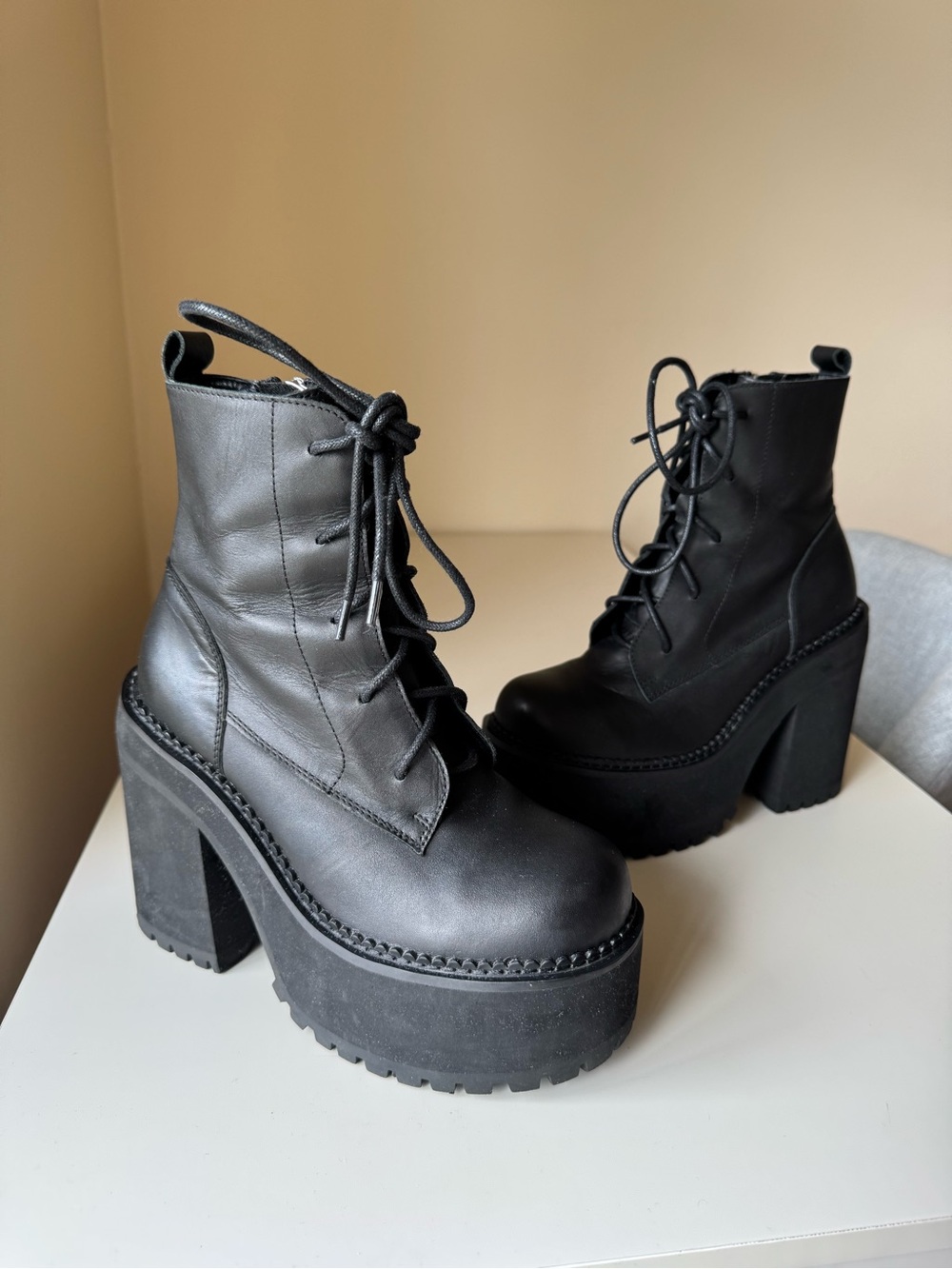 UNIF Choke Boot - US 7 - Black lace-up chunky platform heel boot - Picture 4 of 10